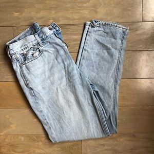AE Lightwash Mom Jeans